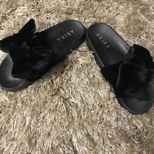 BLACK VELVET SLIP ON SANDALS.